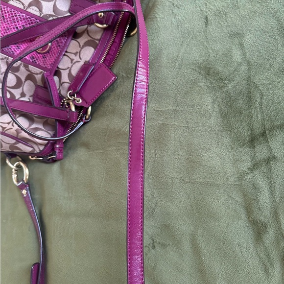 AUTHENTIC COACH PURSE F24884 SIGNATURE, GREAT CONDITION W/ REMOVABLE STRAP USED - Picture 13 of 13